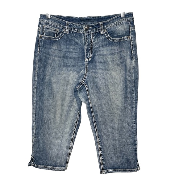 Denim - WOMEN’S VINTAGE Capri Jeans with Embellished Pockets, 14W